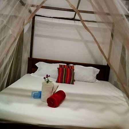 Canoe Beach Resort Tangalle Extérieur photo