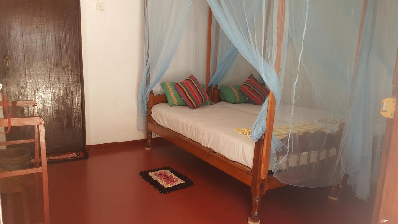 Canoe Beach Resort Tangalle Extérieur photo