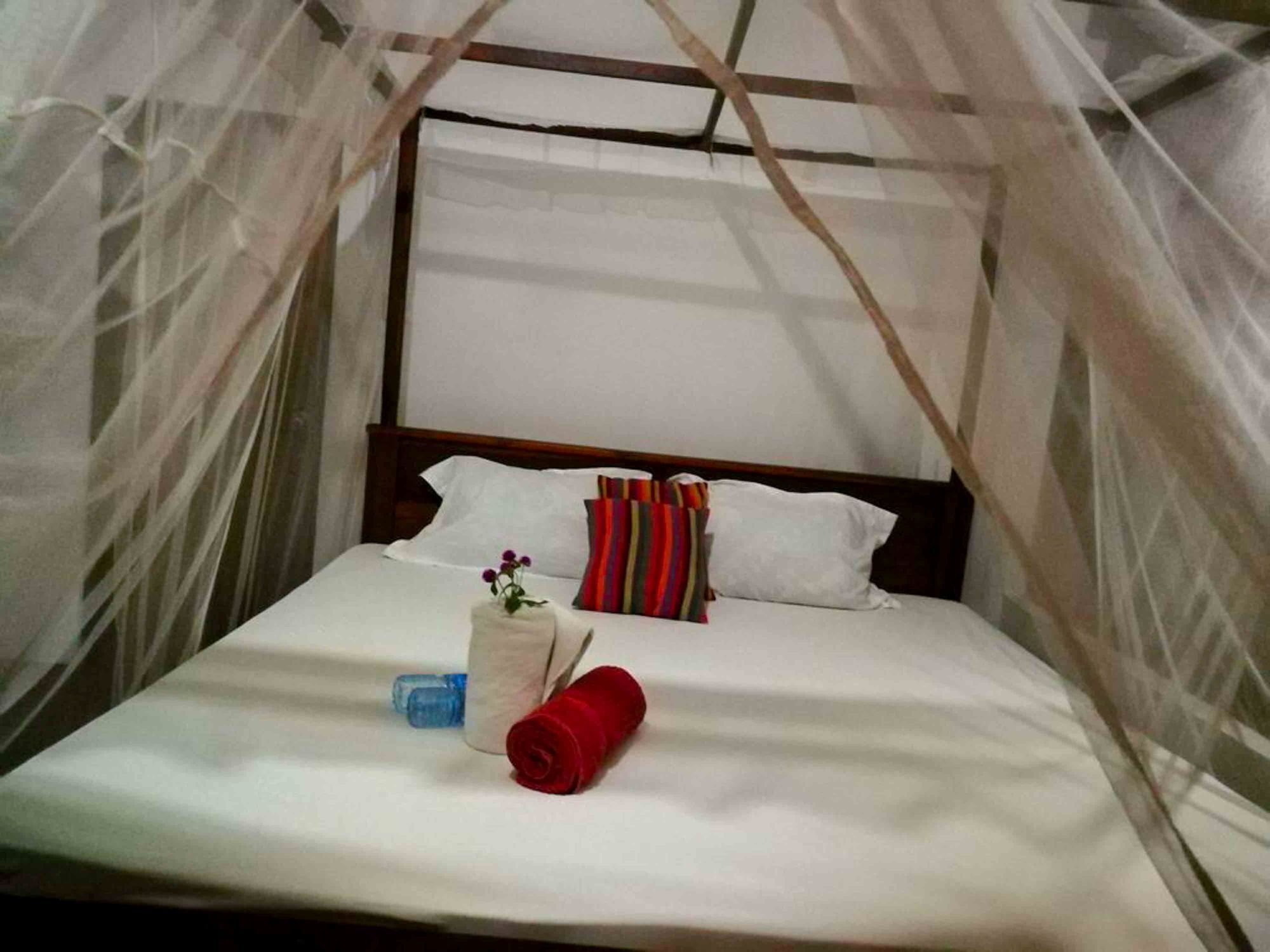 Canoe Beach Resort Tangalle Extérieur photo